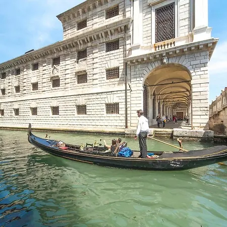 Апартаменты 1 Bedroom Amazing In